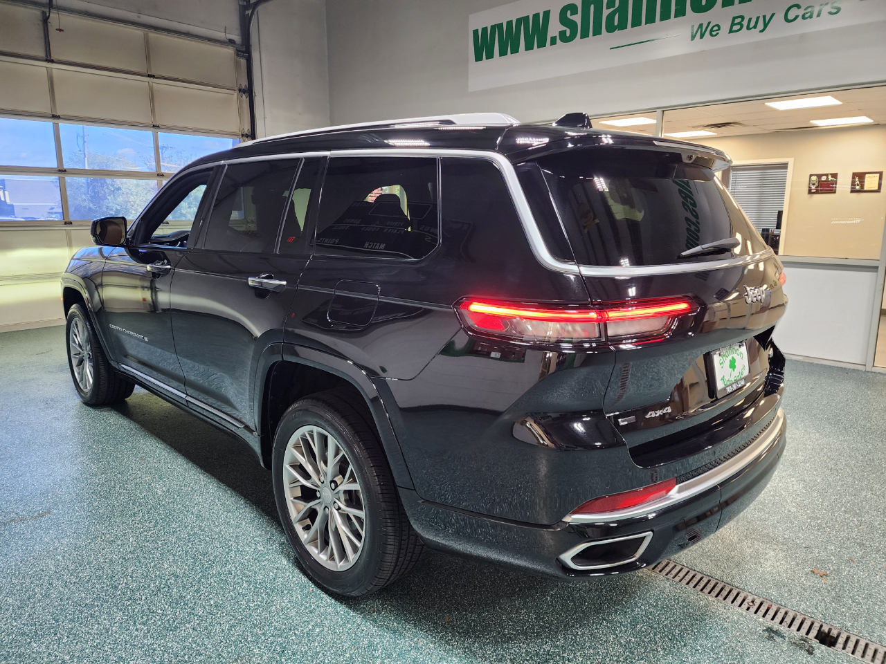 Jeep Grand Cherokee L Summit 4x4 2022 Jeep Grand Cherokee L Summit 4x4 2022