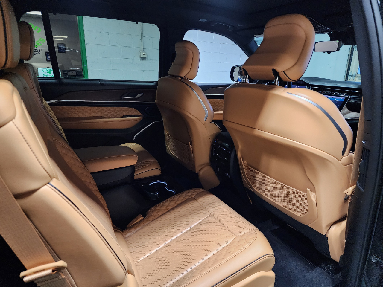 Jeep Grand Cherokee L Summit 4x4 2022 Jeep Grand Cherokee L Summit 4x4 2022