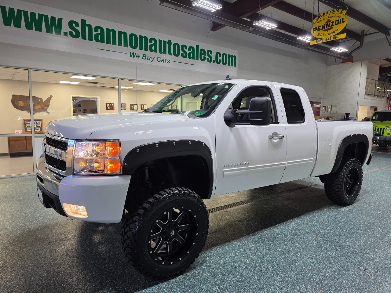 2011 Chevrolet Silverado 1500 LT photo 2