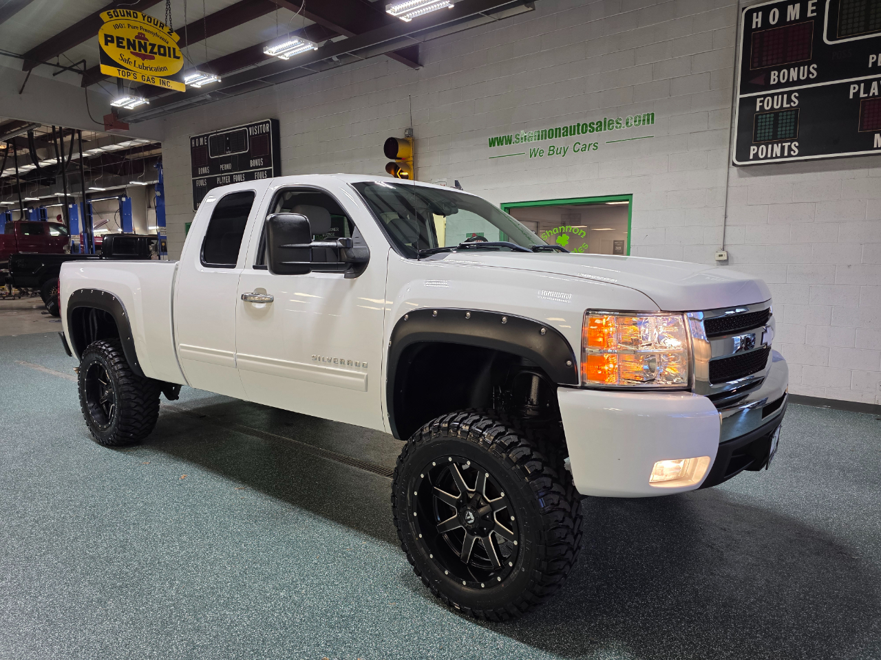 2011 Chevrolet Silverado 1500 LT photo 4