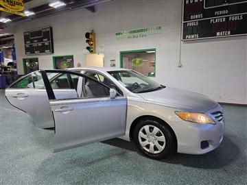 2011 Toyota Camry 4dr Sdn I4 Man LE (Natl)