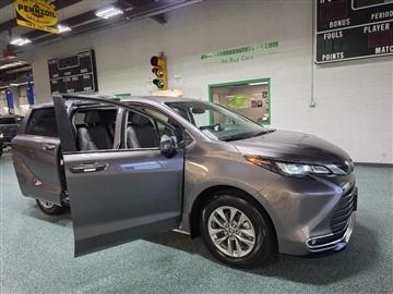 2024 Toyota Sienna XLE FWD 8-Passenger (Natl)