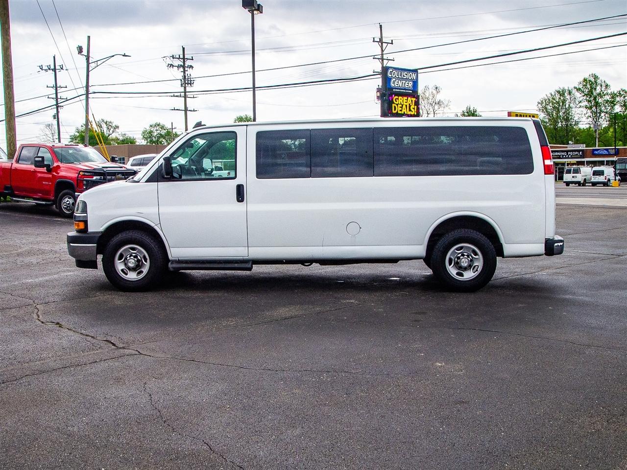 Chevrolet Express Passenger RWD 3500 155" LT 2020