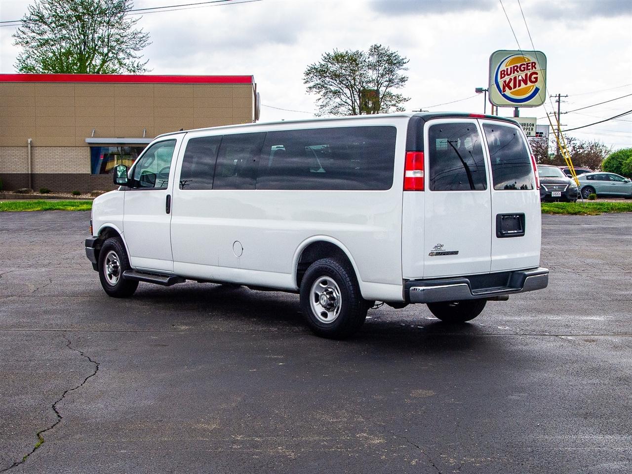 Chevrolet Express Passenger RWD 3500 155" LT 2020