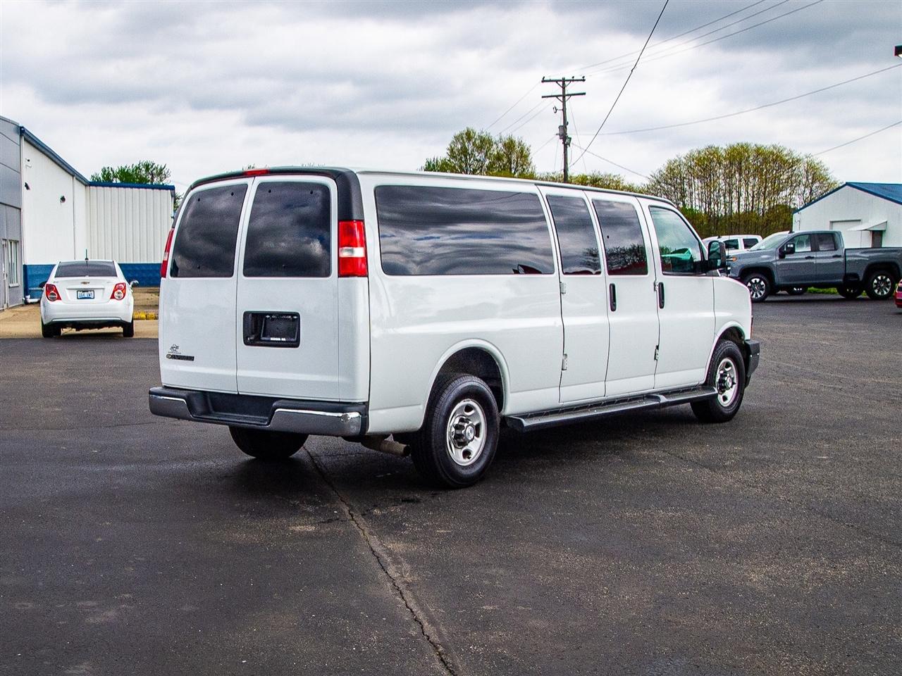 Chevrolet Express Passenger RWD 3500 155" LT 2020