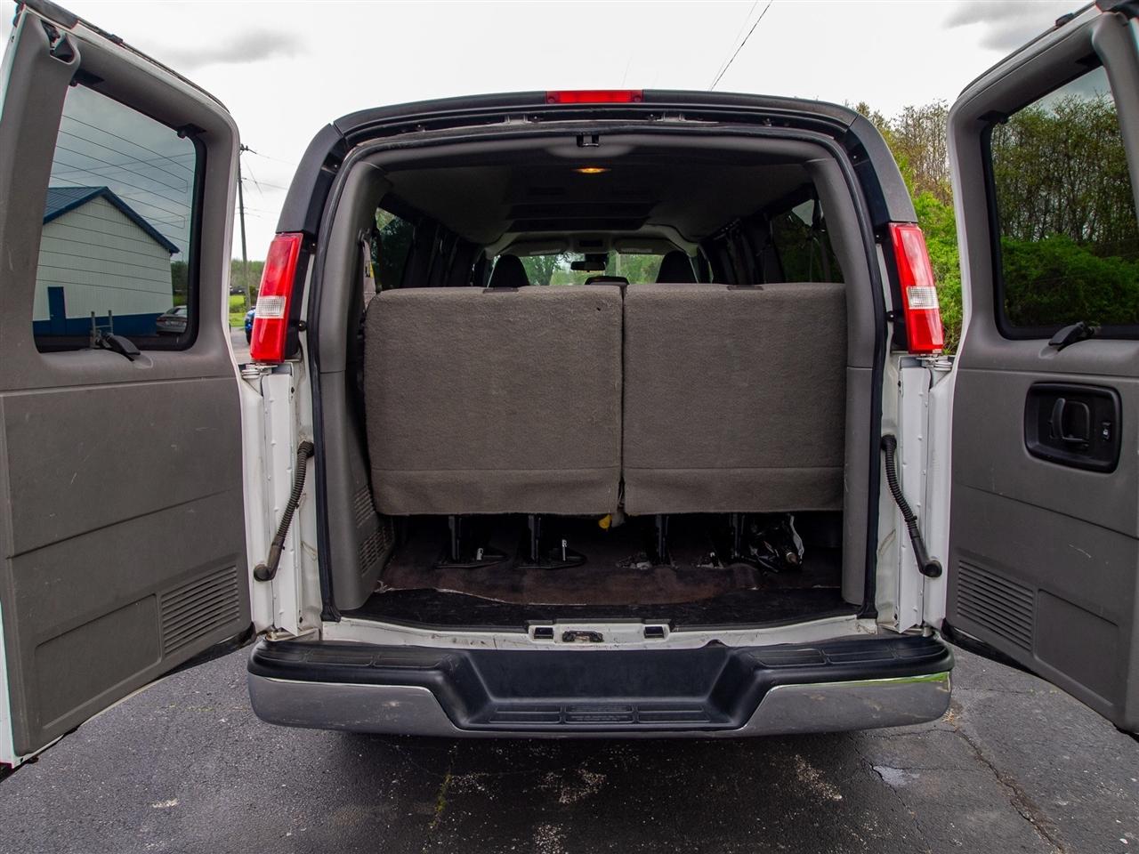 Chevrolet Express Passenger RWD 3500 155" LT 2020