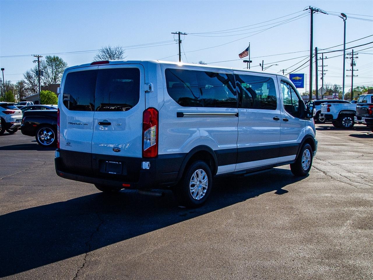 Ford Transit Passenger Wagon T-350 148" Low Roof XLT RWD 2022