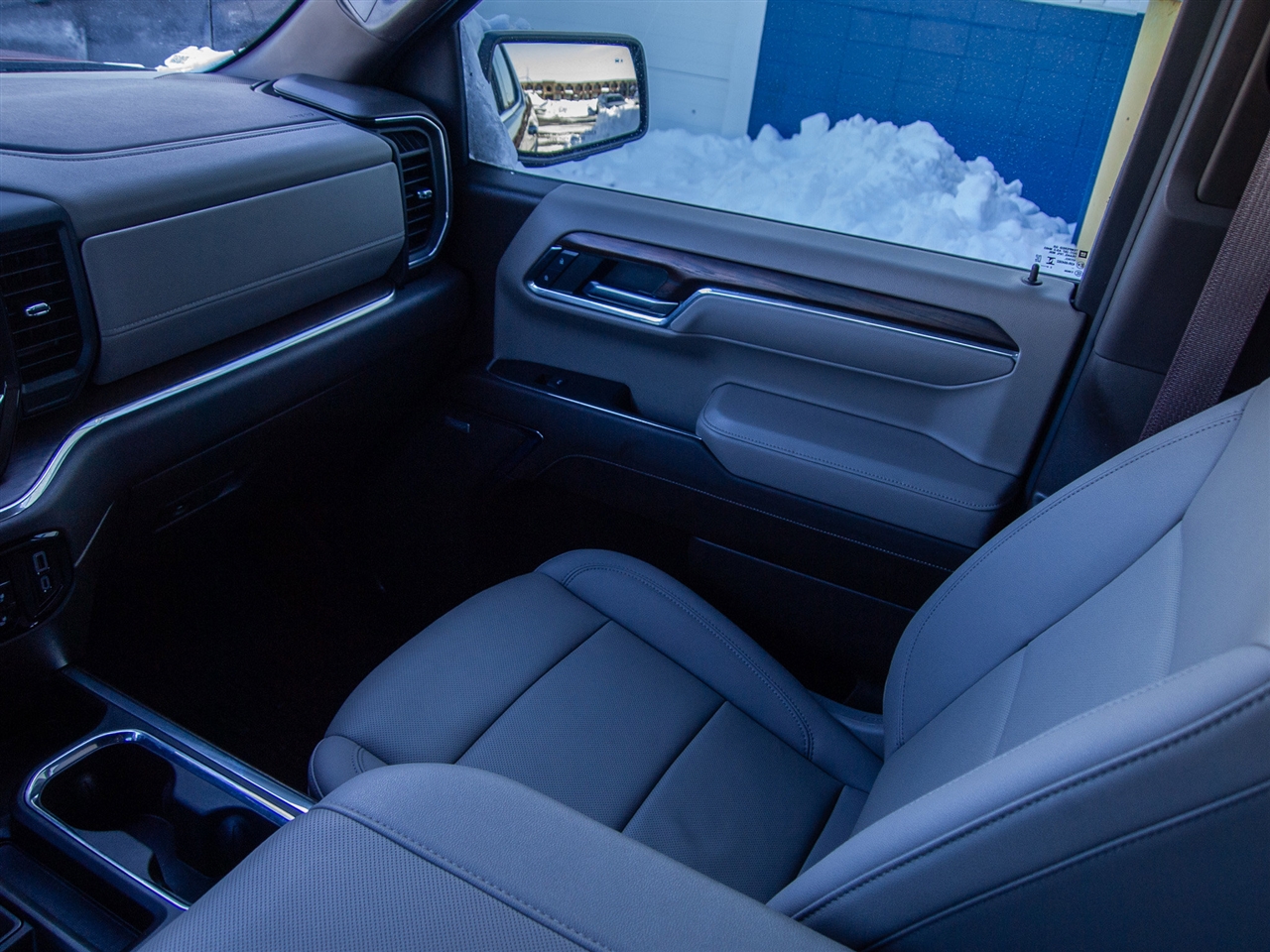 GMC Sierra 1500 4WD Crew Cab 147" SLT 2024