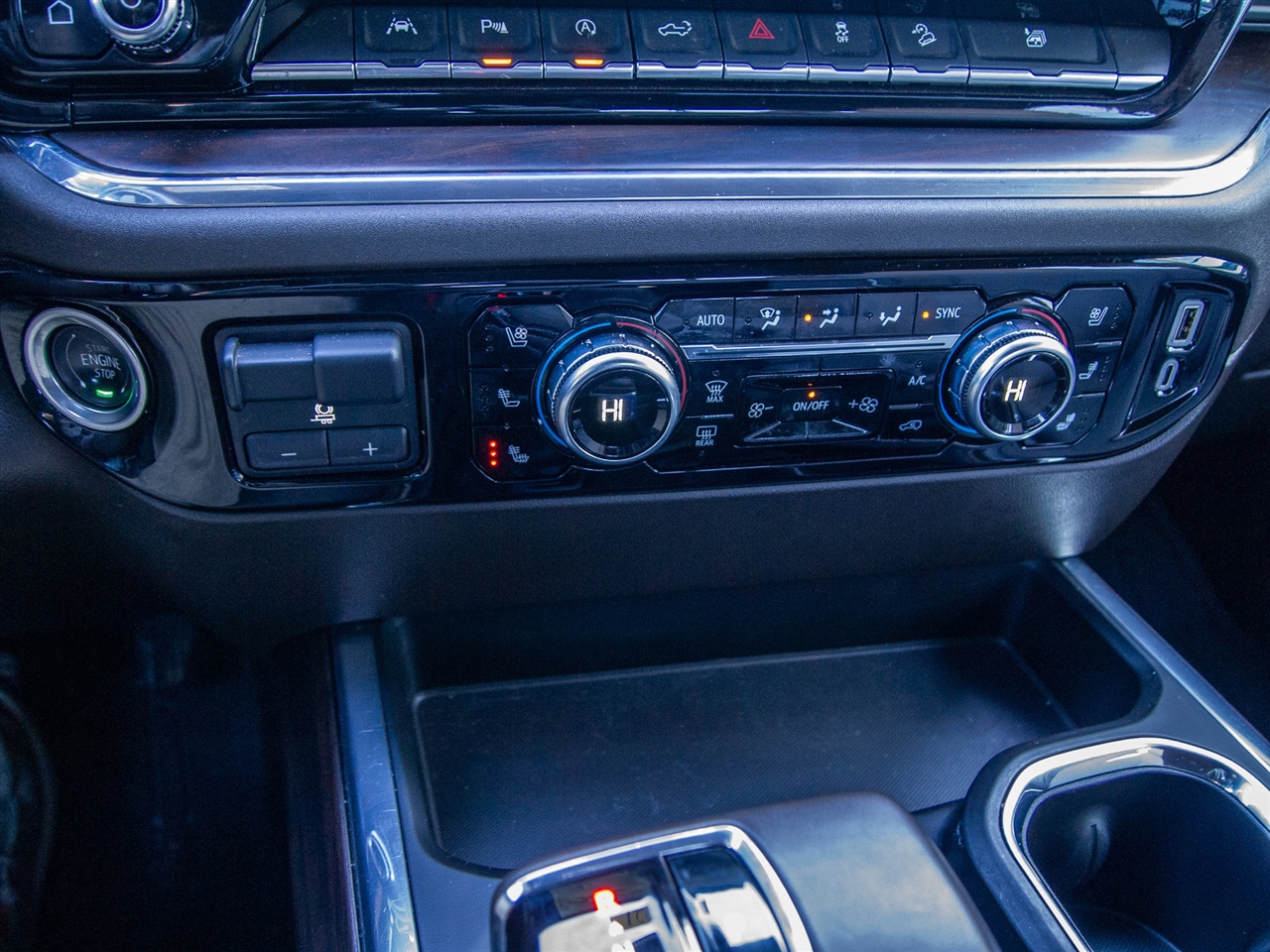 GMC Sierra 1500 4WD Crew Cab 147" SLT 2024