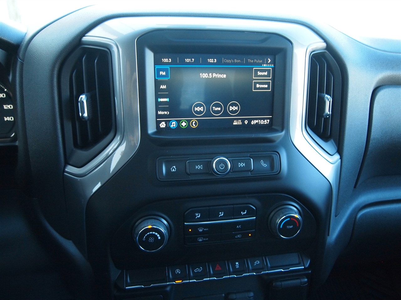 Chevrolet Silverado 1500 4WD Crew Cab 147" Custom 2021 Chevrolet Silverado 1500 4WD Crew Cab 147" Custom 2021