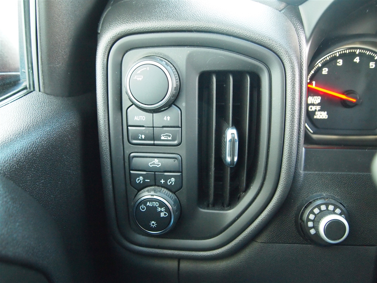 Chevrolet Silverado 1500 4WD Crew Cab 147" Custom 2021 Chevrolet Silverado 1500 4WD Crew Cab 147" Custom 2021