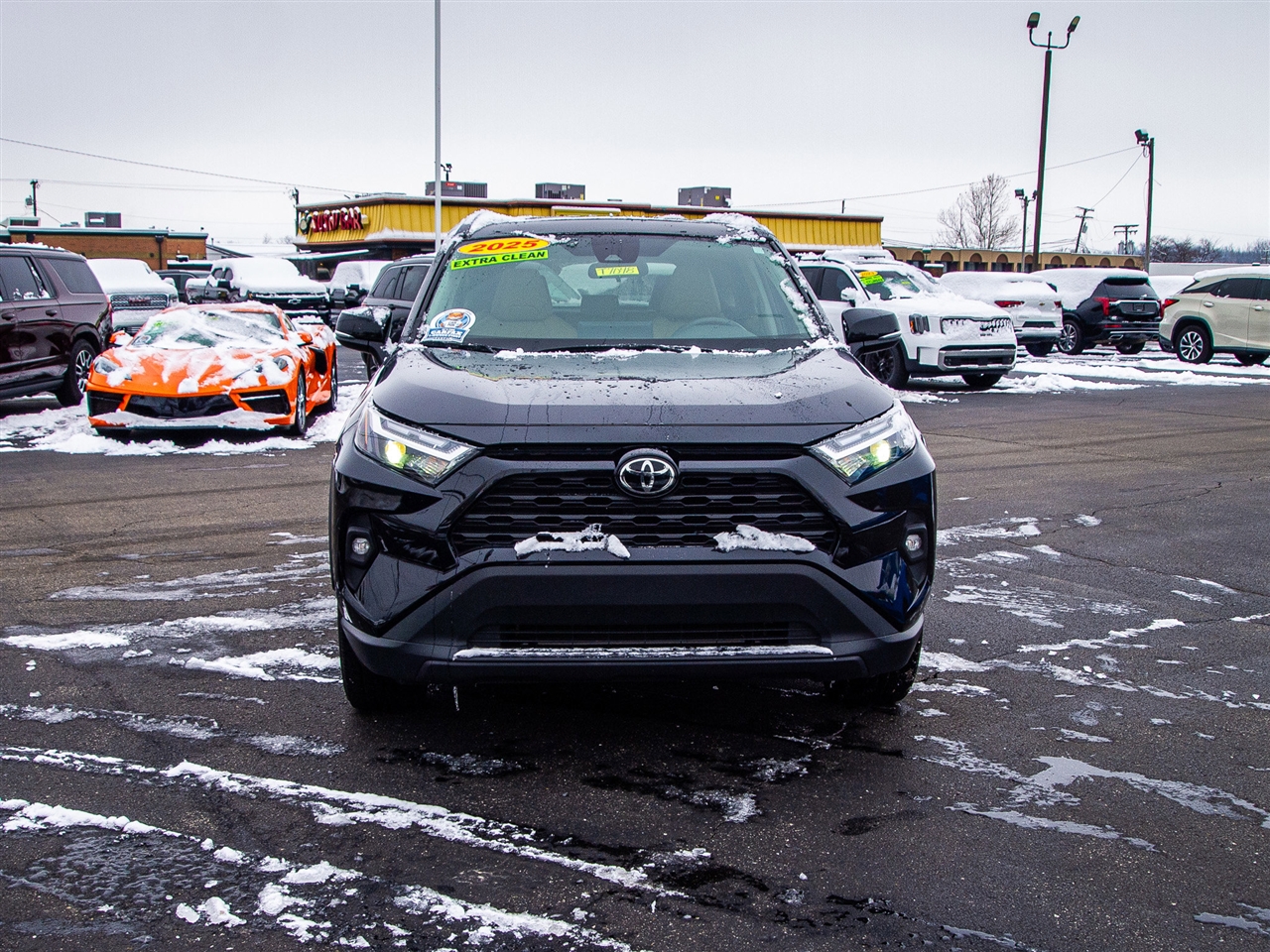 Toyota RAV4 XLE Premium FWD (Natl) 2025