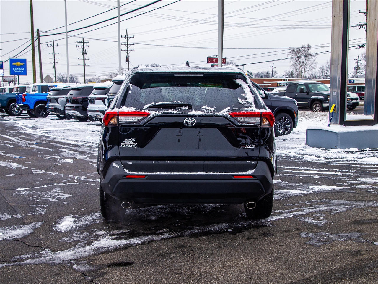 Toyota RAV4 XLE Premium FWD (Natl) 2025