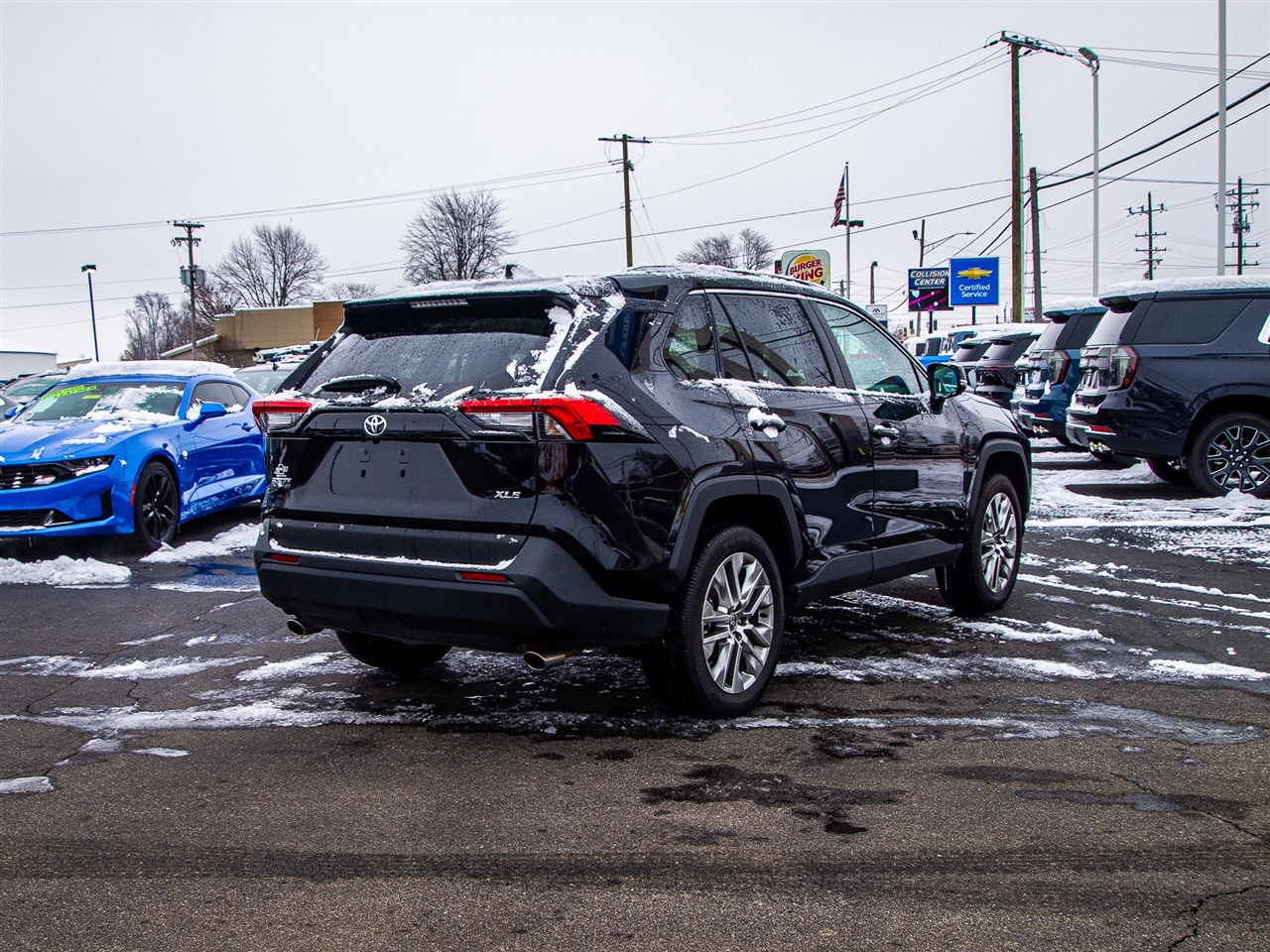 Toyota RAV4 XLE Premium FWD (Natl) 2025