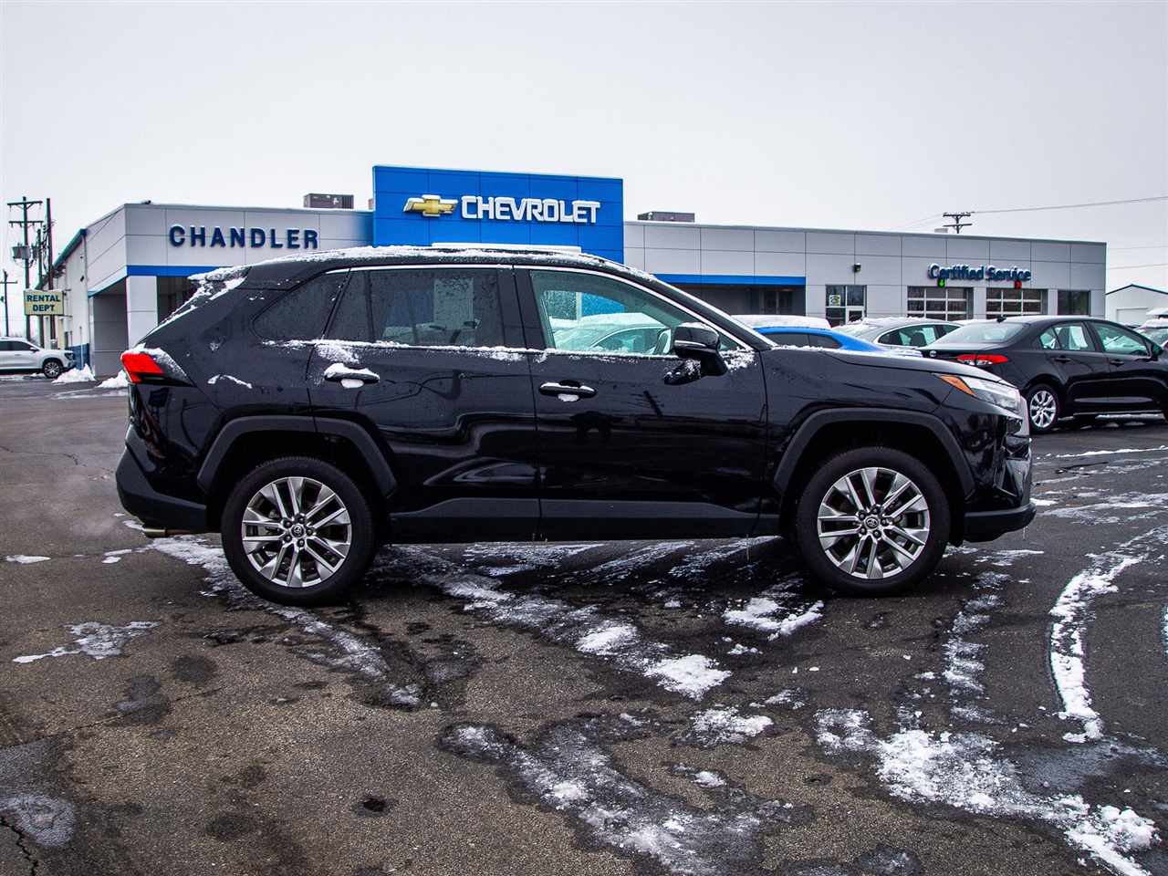 Toyota RAV4 XLE Premium FWD (Natl) 2025