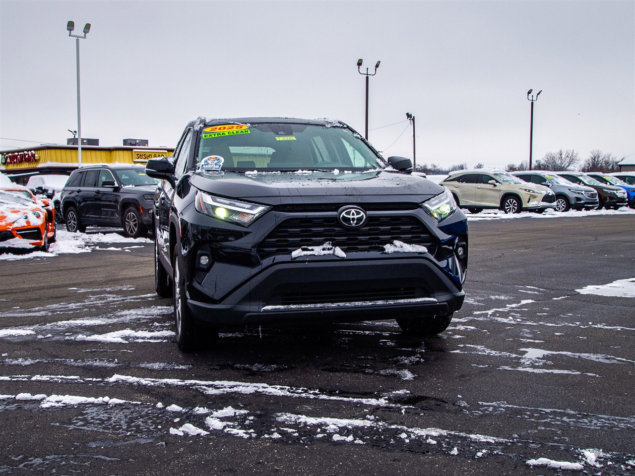 Toyota RAV4 XLE Premium FWD (Natl) 2025