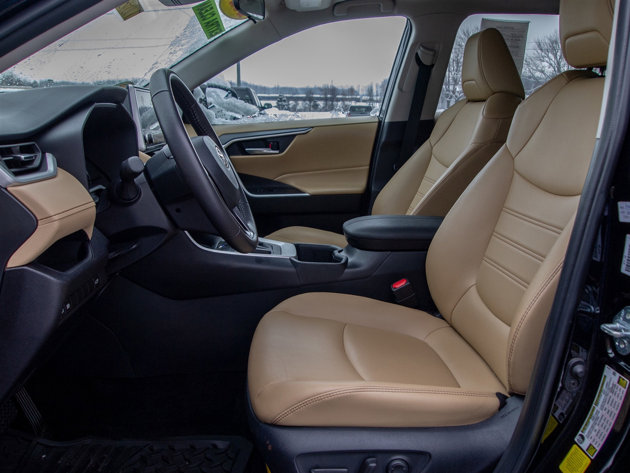 Toyota RAV4 XLE Premium FWD (Natl) 2025