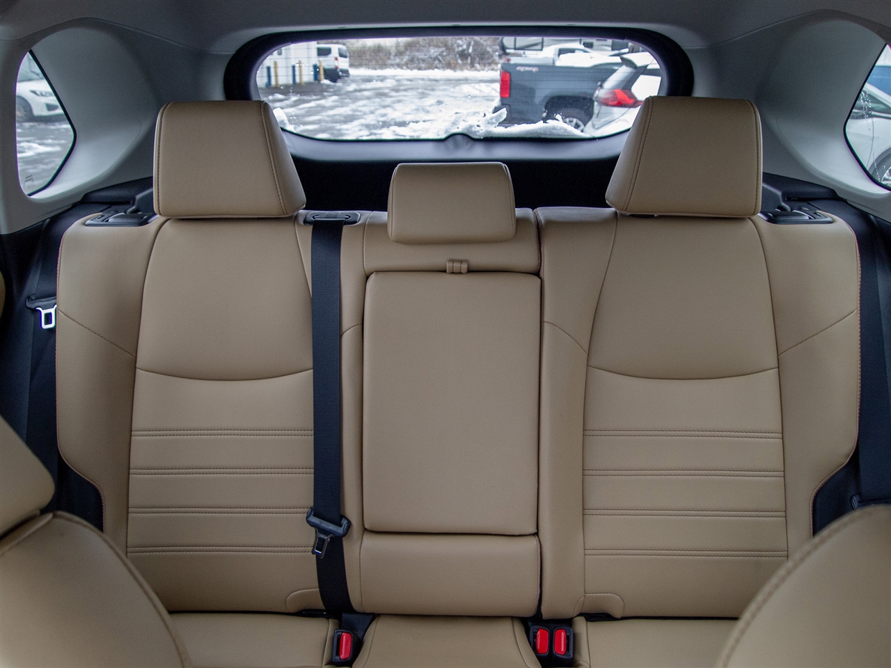 Toyota RAV4 XLE Premium FWD (Natl) 2025