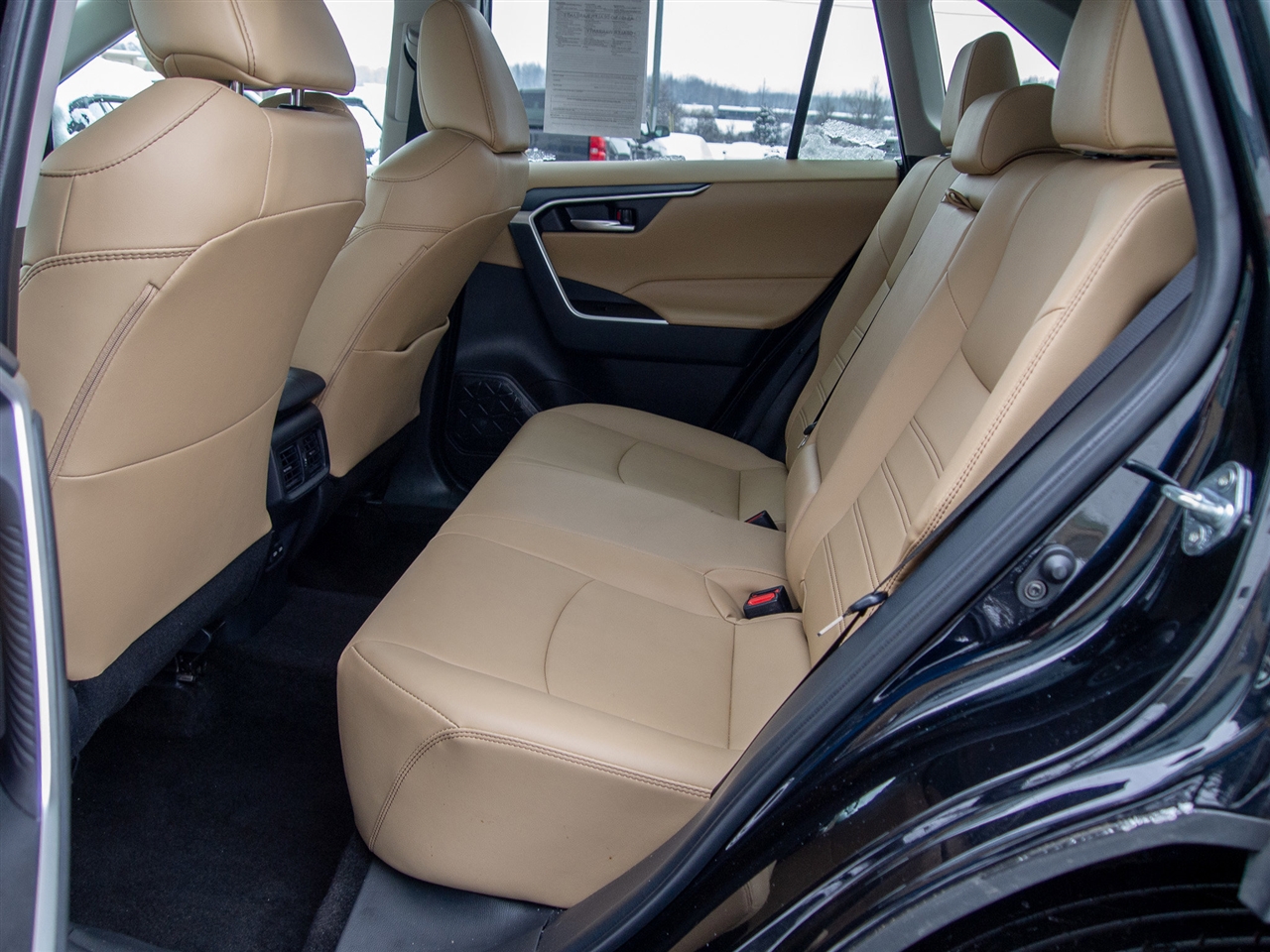 Toyota RAV4 XLE Premium FWD (Natl) 2025