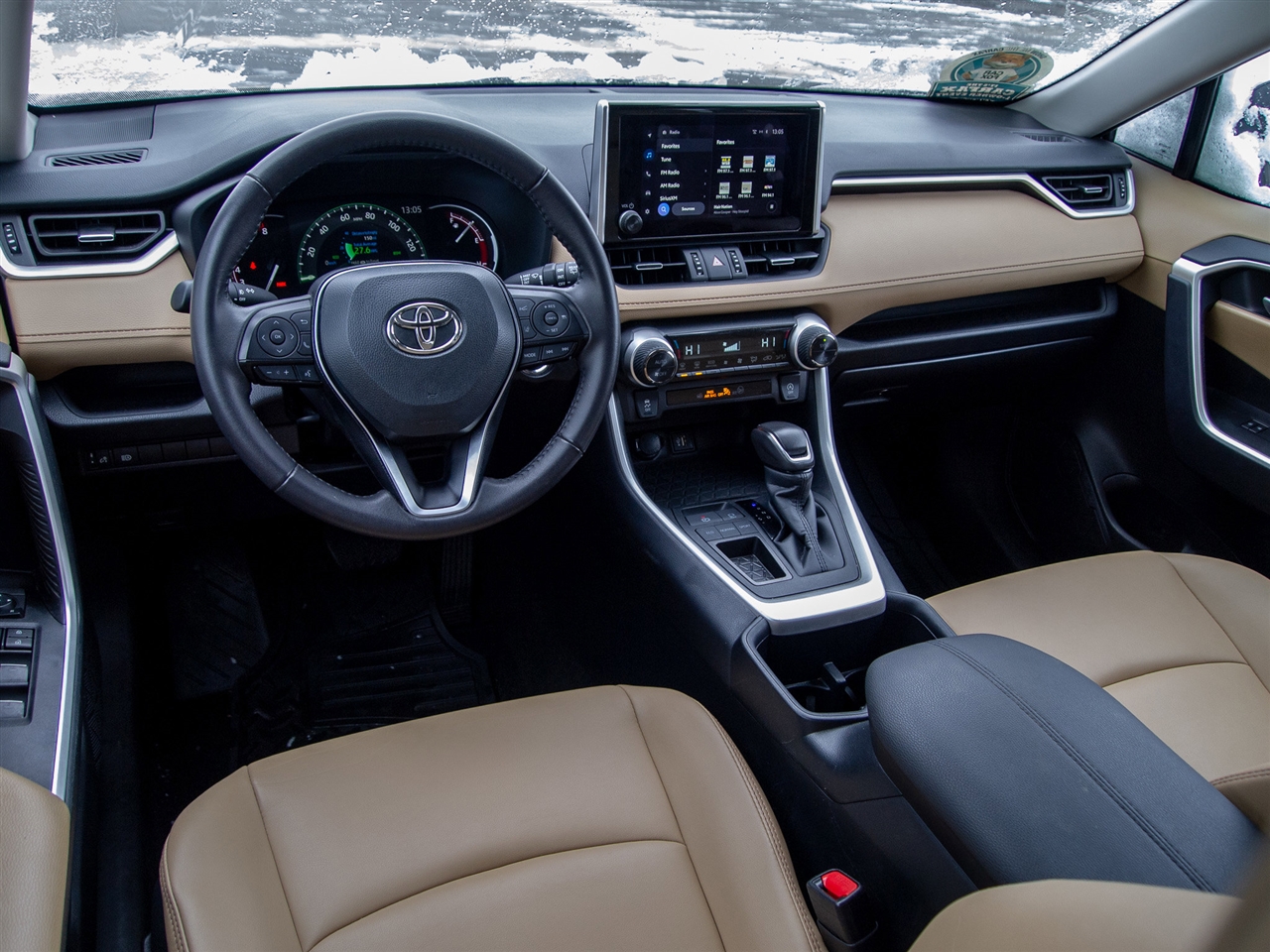 Toyota RAV4 XLE Premium FWD (Natl) 2025