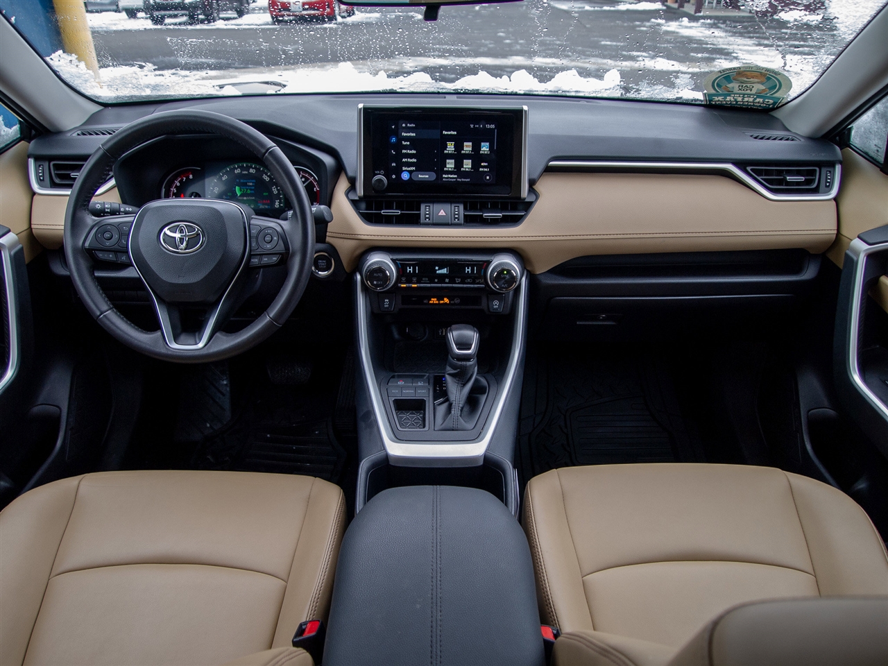 Toyota RAV4 XLE Premium FWD (Natl) 2025