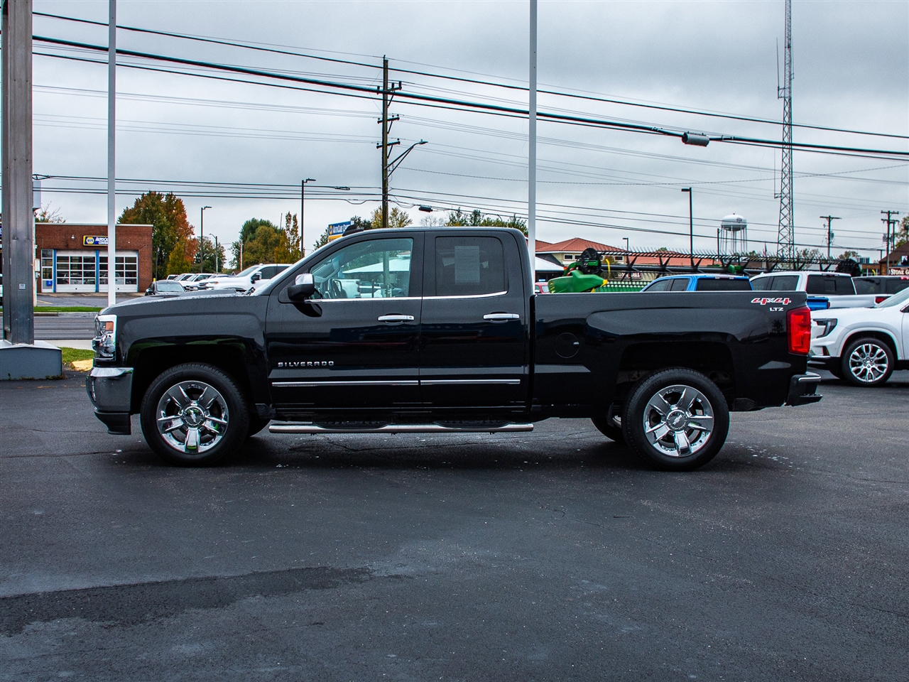 Chevrolet Silverado 1500 4WD Double Cab 143.5" LTZ w/1LZ 2017 Chevrolet Silverado 1500 4WD Double Cab 143.5" LTZ w/1LZ 2017
