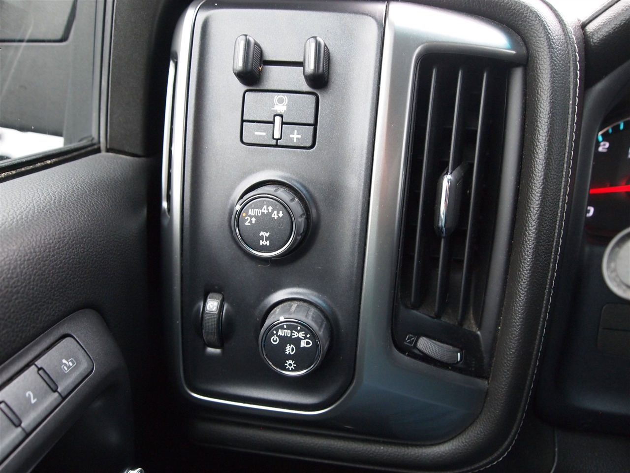 Chevrolet Silverado 1500 4WD Double Cab 143.5" LTZ w/1LZ 2017 Chevrolet Silverado 1500 4WD Double Cab 143.5" LTZ w/1LZ 2017