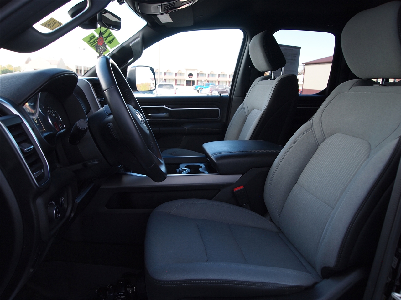 RAM 1500 Big Horn 4x4 Quad Cab 6'4" Box 2024