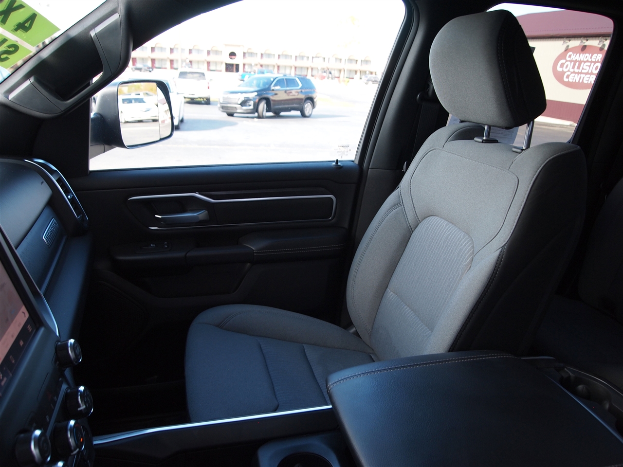 RAM 1500 Big Horn 4x4 Quad Cab 6'4" Box 2024