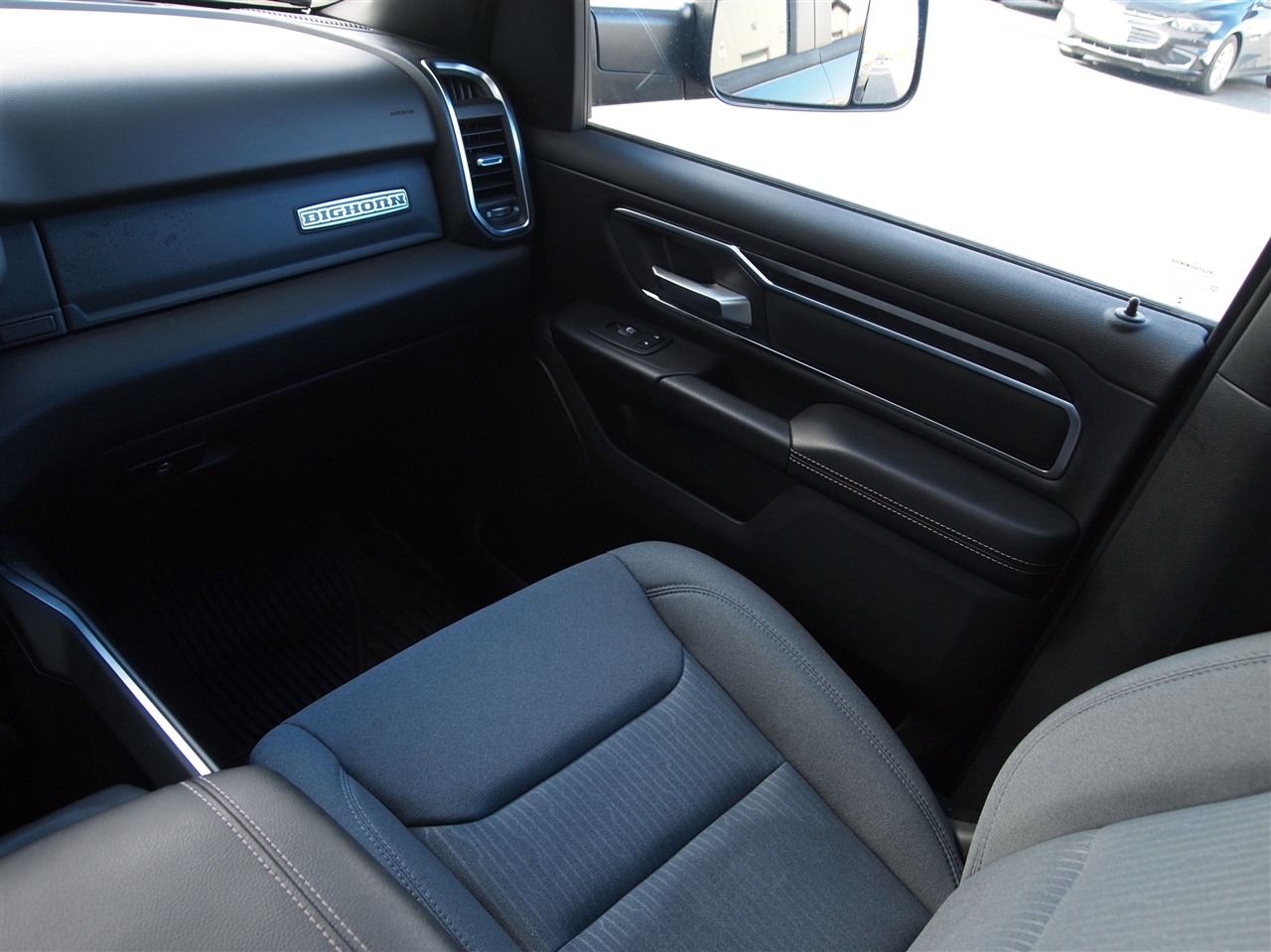 RAM 1500 Big Horn 4x4 Quad Cab 6'4" Box 2024