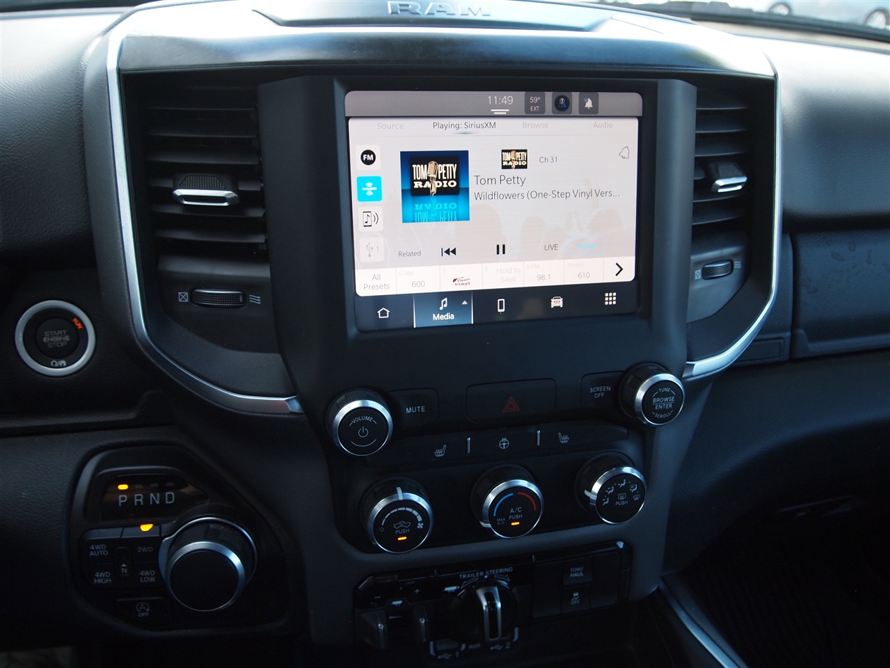 RAM 1500 Big Horn 4x4 Quad Cab 6'4" Box 2024