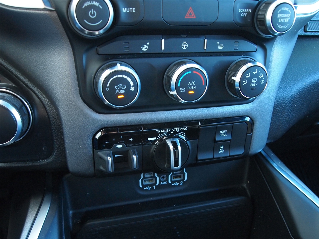 RAM 1500 Big Horn 4x4 Quad Cab 6'4" Box 2024