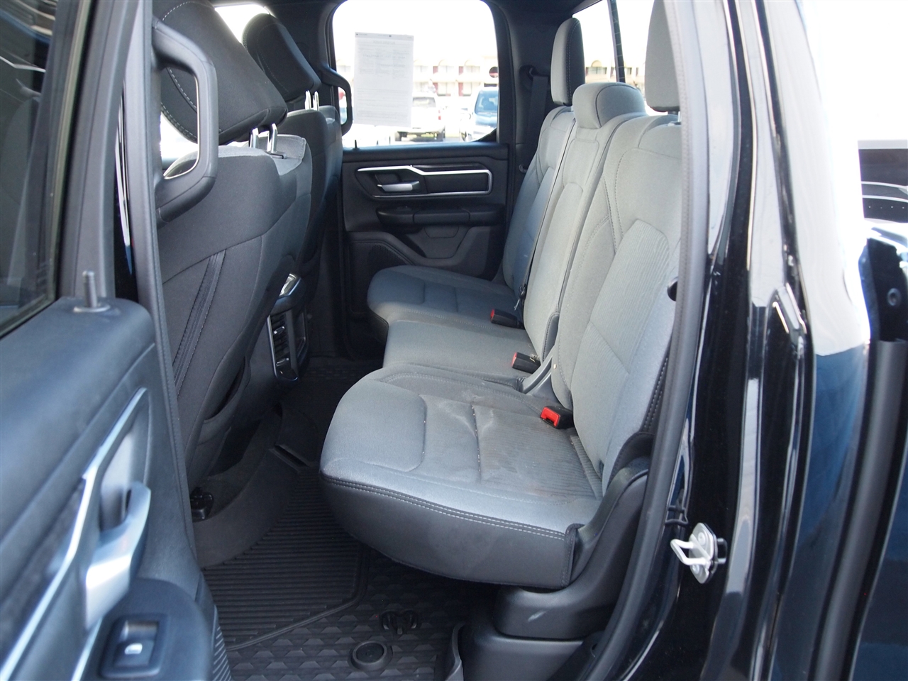 RAM 1500 Big Horn 4x4 Quad Cab 6'4" Box 2024