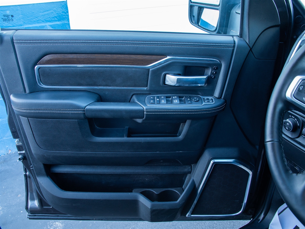 RAM 2500 Laramie 4x4 Crew Cab 6'4" Box 2024