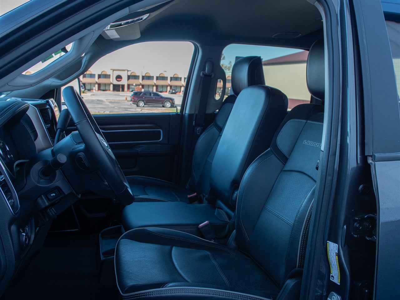 RAM 2500 Laramie 4x4 Crew Cab 6'4" Box 2024