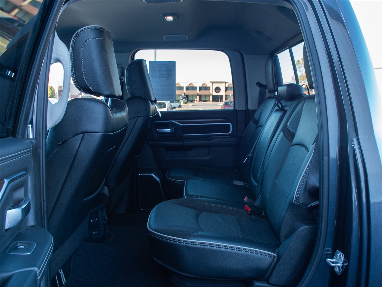 RAM 2500 Laramie 4x4 Crew Cab 6'4" Box 2024