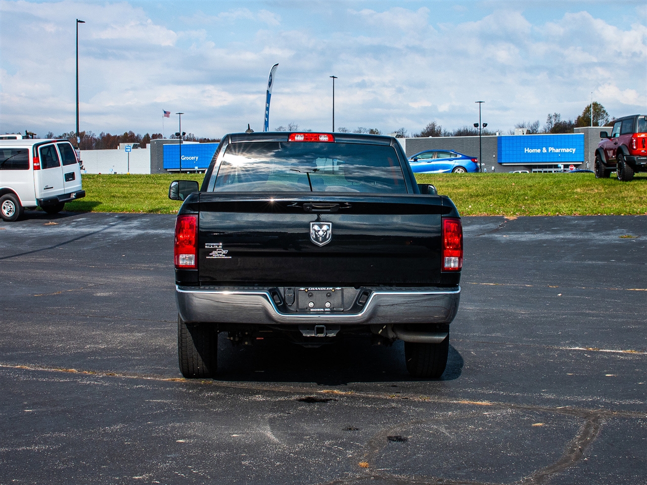 RAM 1500 Classic SLT 4x2 Crew Cab 5'7" Box 2023