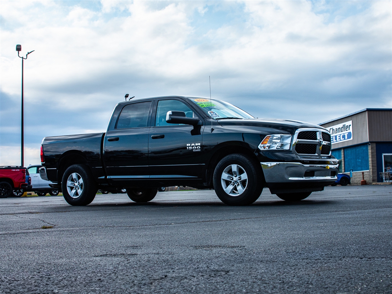 RAM 1500 Classic SLT 4x2 Crew Cab 5'7" Box 2023