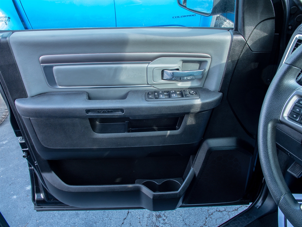 RAM 1500 Classic SLT 4x2 Crew Cab 5'7" Box 2023