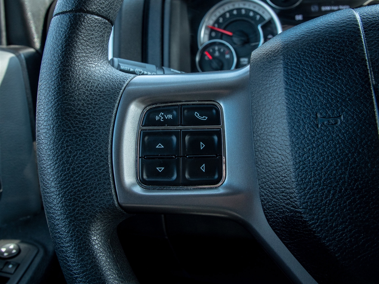 RAM 1500 Classic SLT 4x2 Crew Cab 5'7" Box 2023