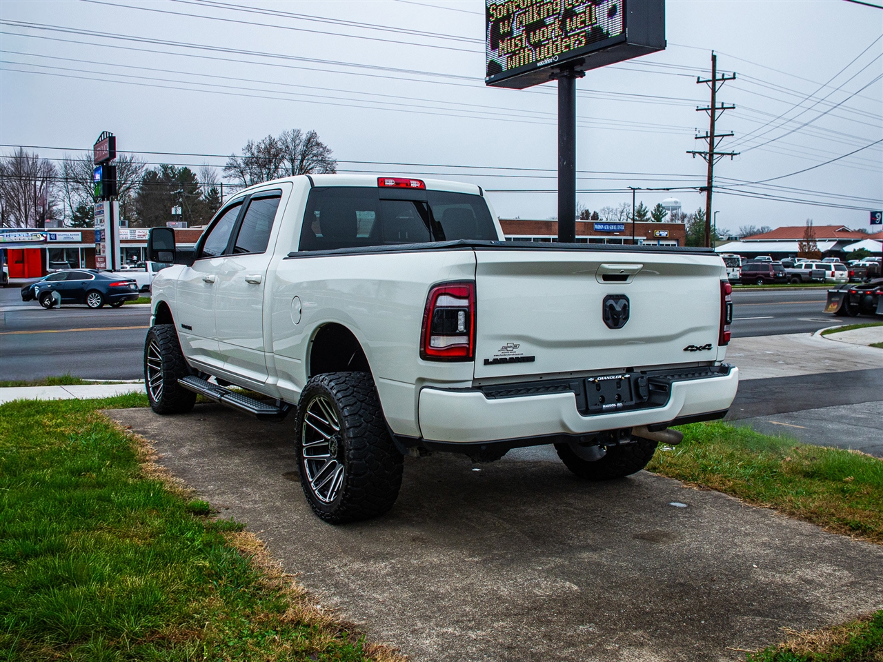 RAM 2500 Laramie 4x4 Crew Cab 6'4" Box 2024