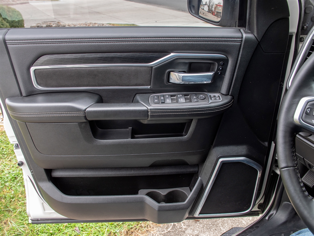 RAM 2500 Laramie 4x4 Crew Cab 6'4" Box 2024