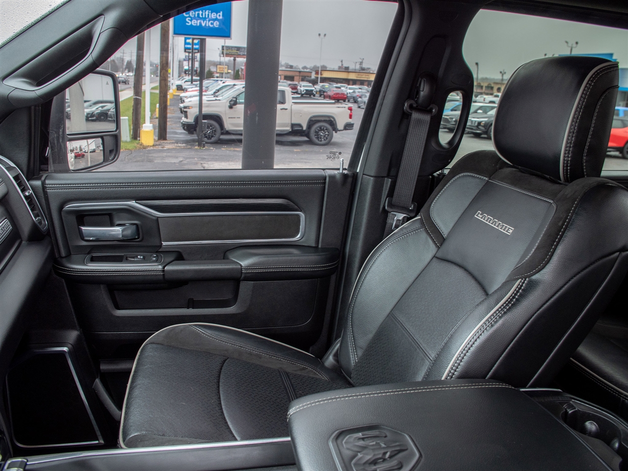 RAM 2500 Laramie 4x4 Crew Cab 6'4" Box 2024