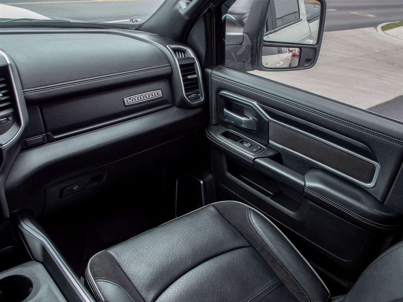 RAM 2500 Laramie 4x4 Crew Cab 6'4" Box 2024