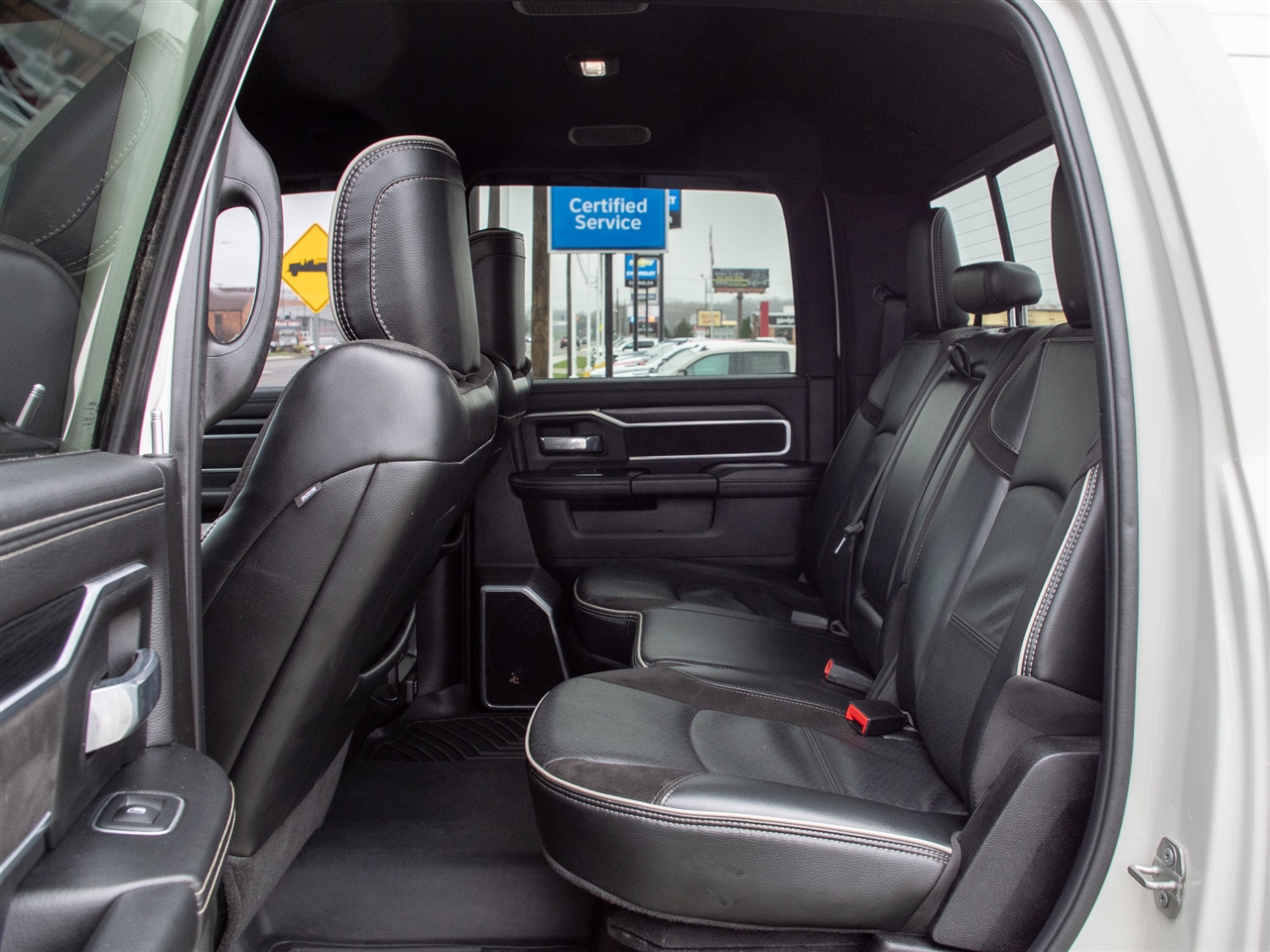 RAM 2500 Laramie 4x4 Crew Cab 6'4" Box 2024