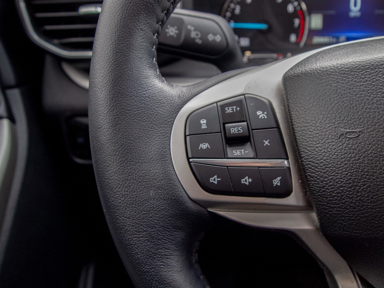 Ford Explorer XLT 4WD 2023