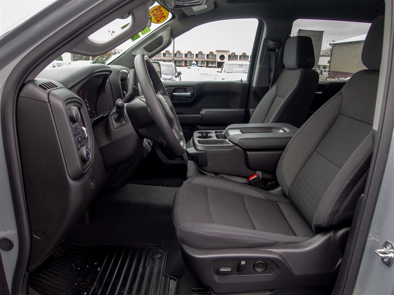 Chevrolet Silverado 1500 4WD Crew Cab 147" Custom 2025