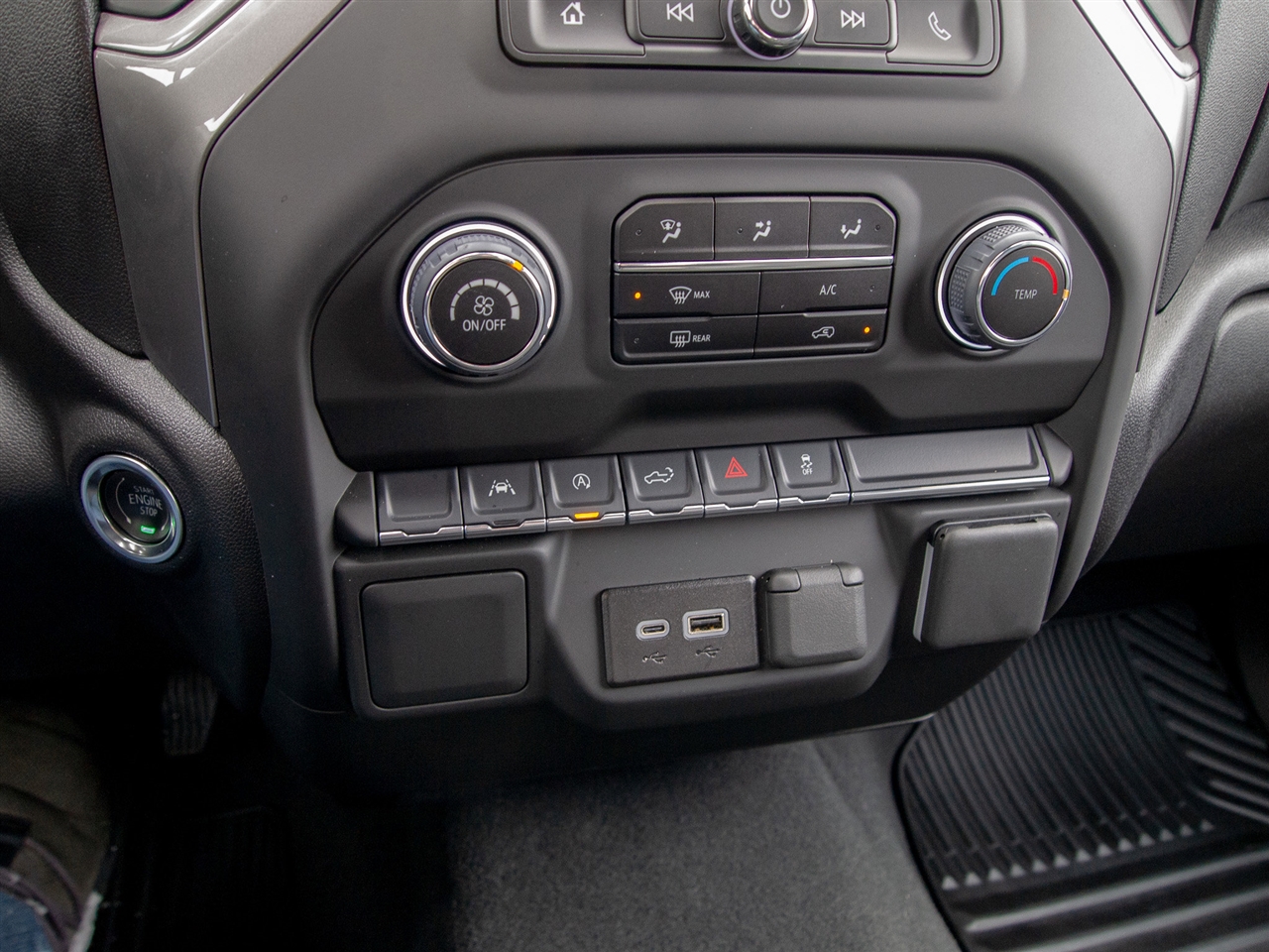 Chevrolet Silverado 1500 4WD Crew Cab 147" Custom 2025