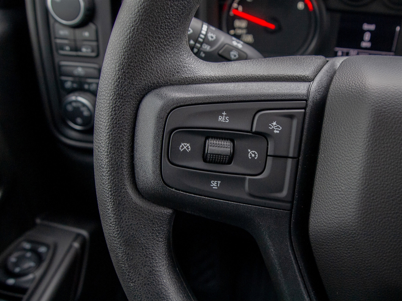 Chevrolet Silverado 1500 4WD Crew Cab 147" Custom 2025