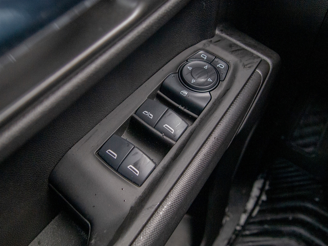 Chevrolet Silverado 1500 4WD Crew Cab 147" Custom 2025